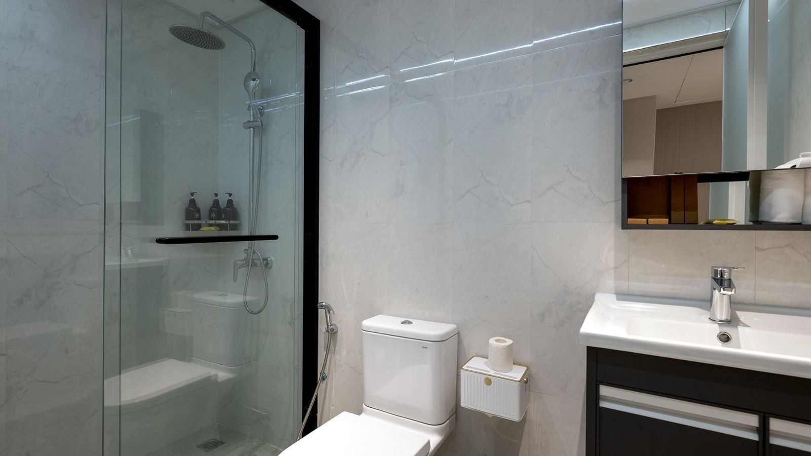 rooms-deluxe-room-sea-view-with-balcony