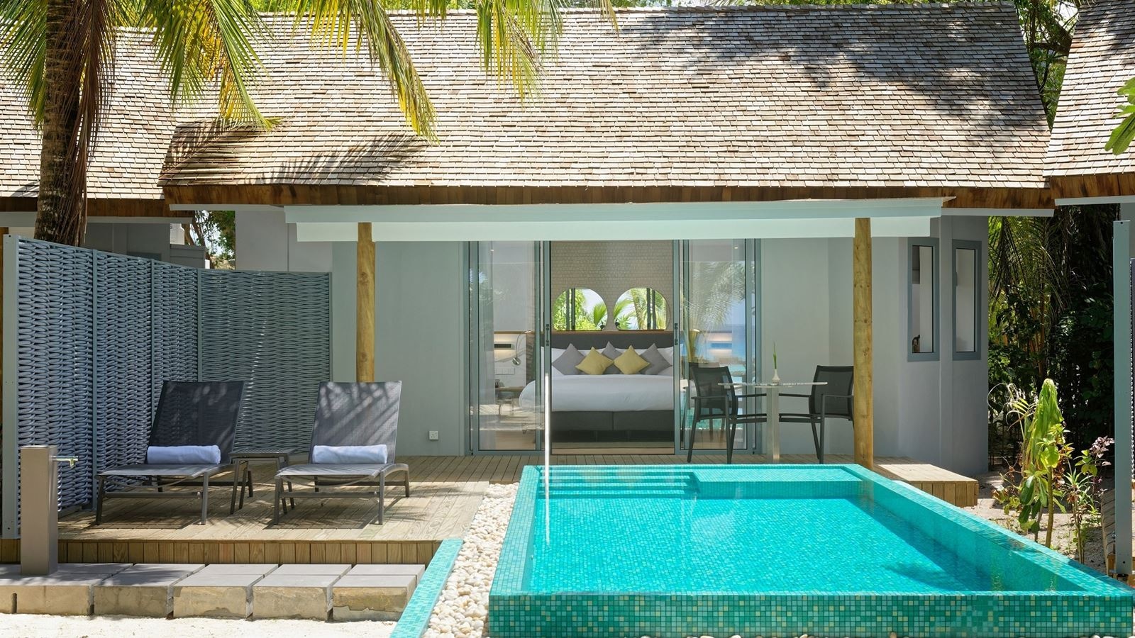 rooms-beach-pool-villa