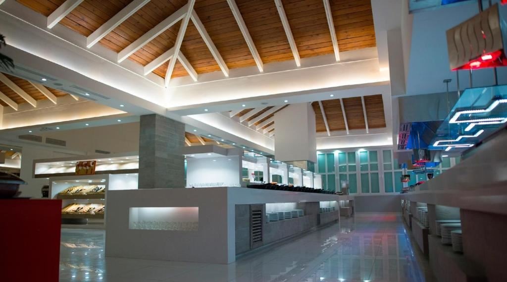 restaurants-main-building