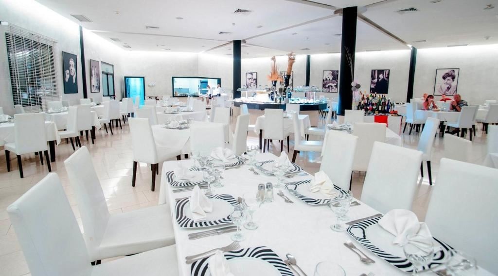 restaurants-main-building