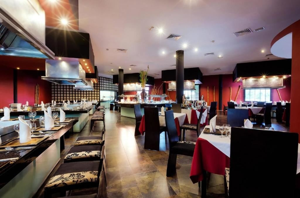 restaurants-main-building