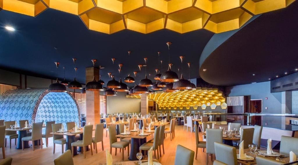 restaurants-main-building