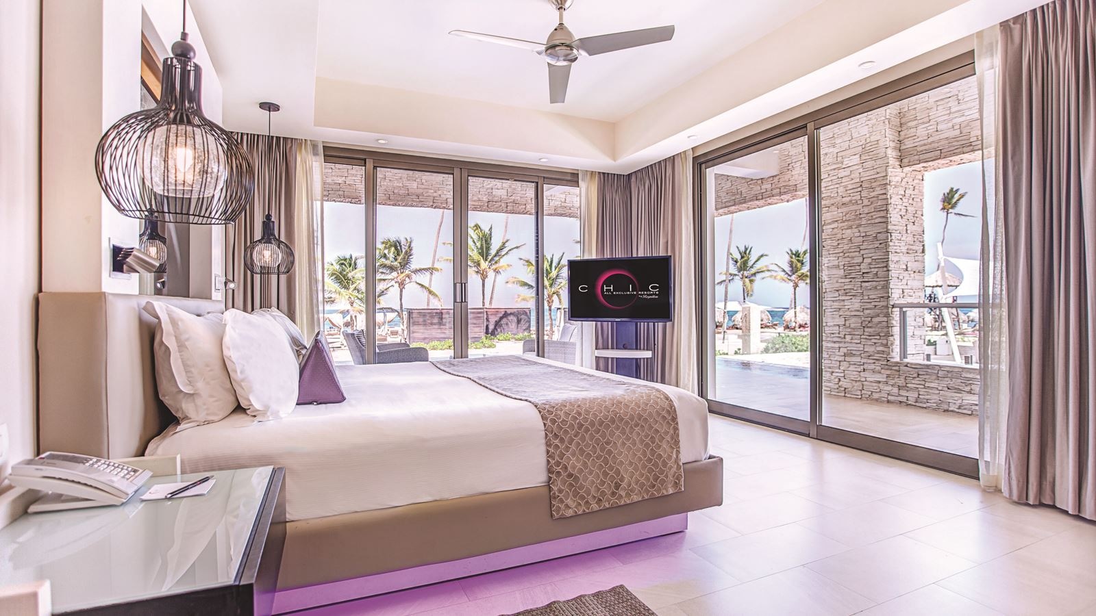 rooms-luxury-presidential-ocean-front-swim-out-one-bedroom-suite-diamond-club