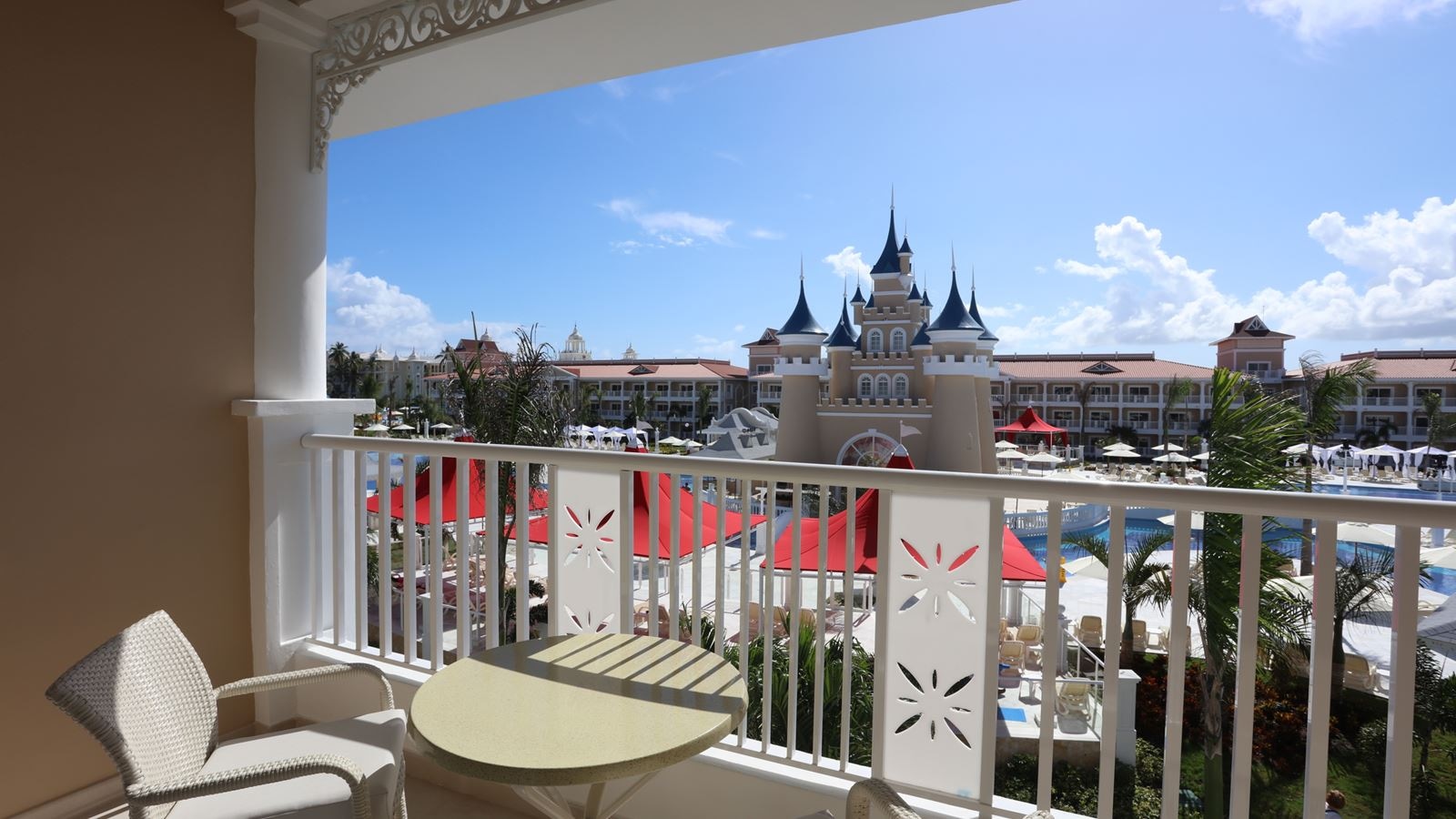 rooms-junior-suite-castle-front