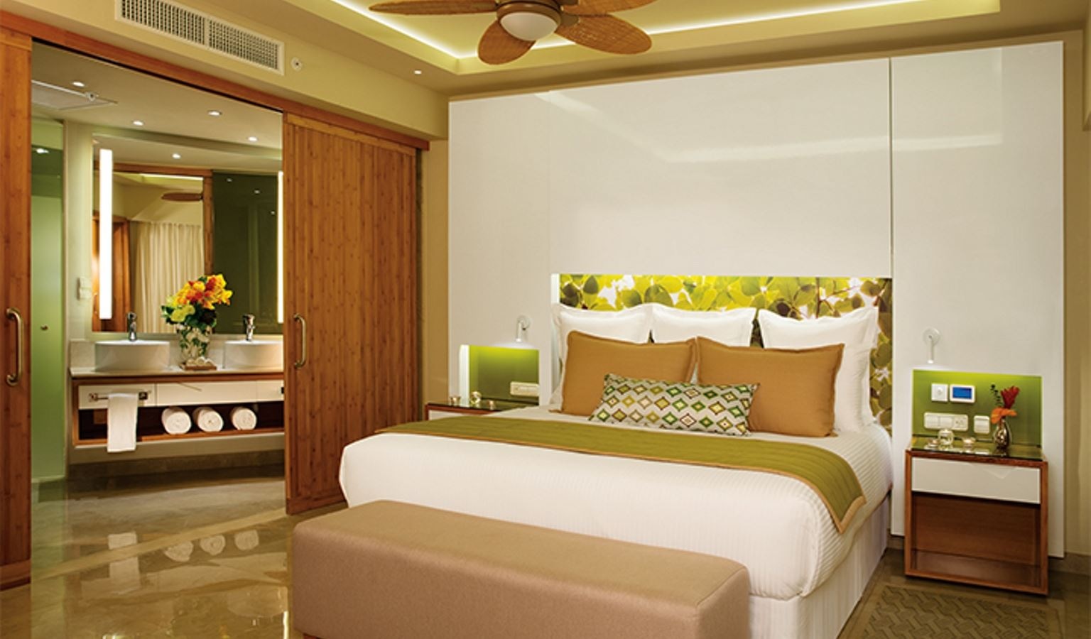 rooms-preferred-club-master-suite-ocean-front