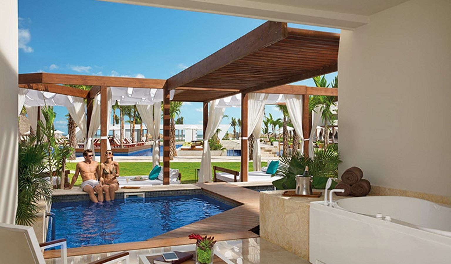 rooms-preferred-club-junior-suite-with-private-pool