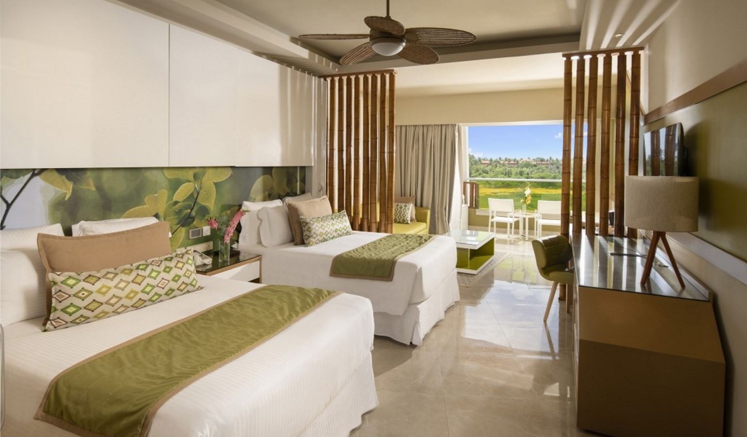 rooms-preferred-club-junior-suite-partial-ocean-view