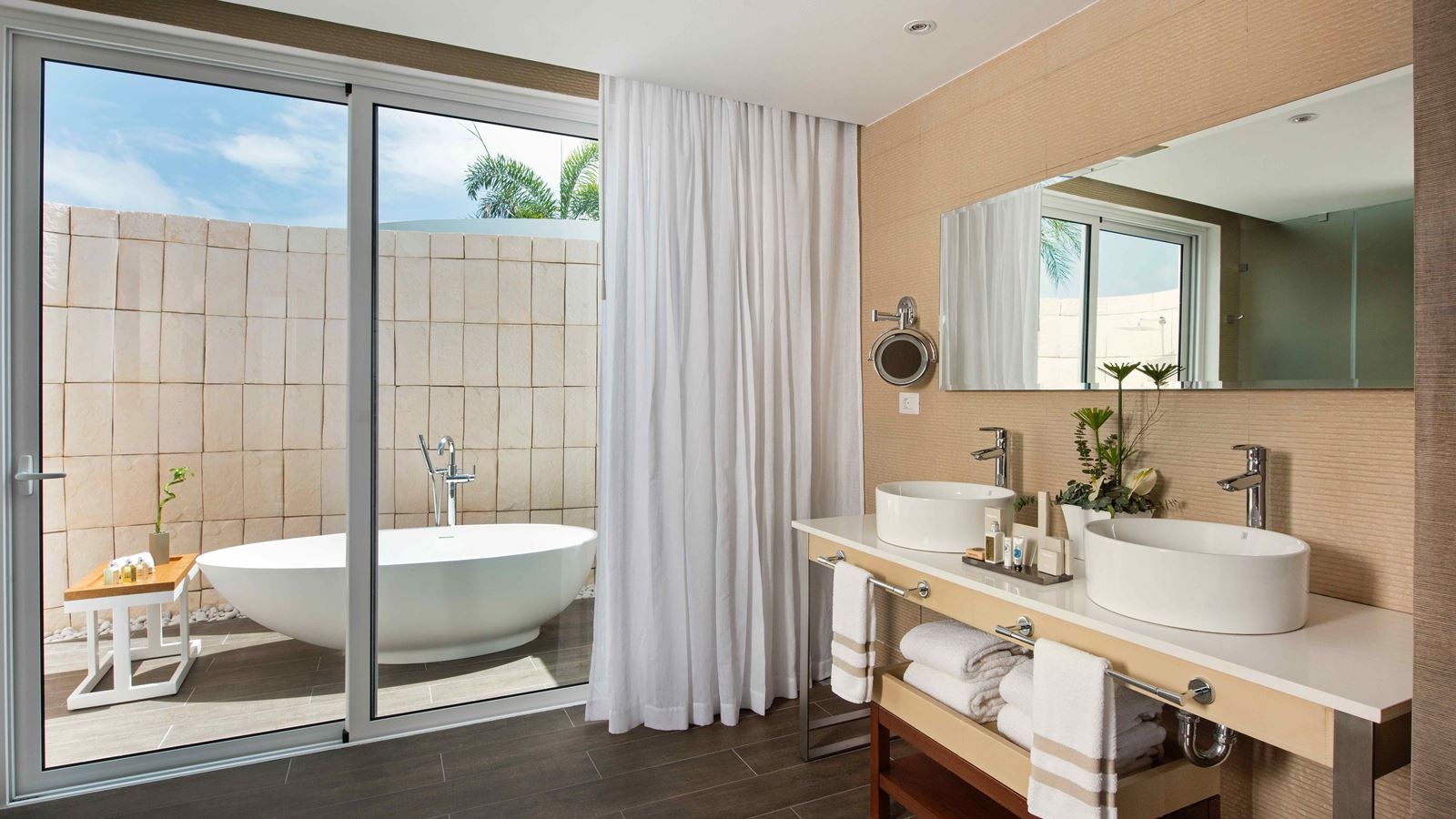 rooms-pool-super-villa