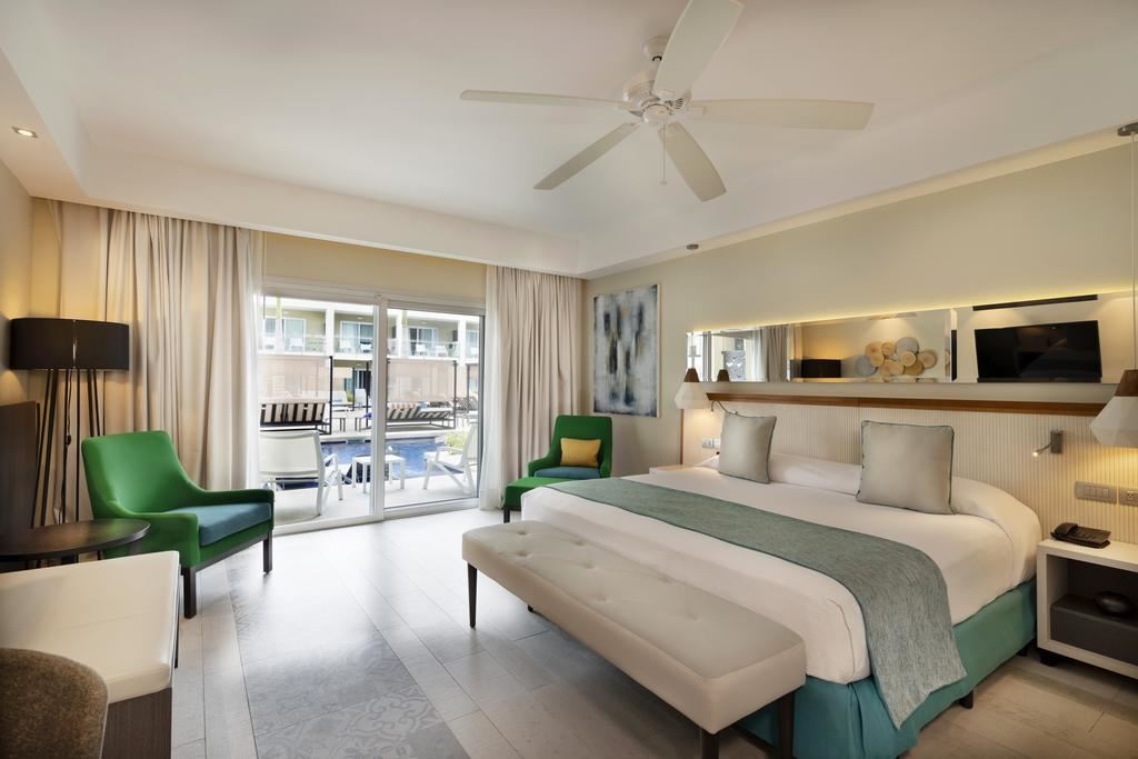 rooms-superior-junior-suite-swim-up