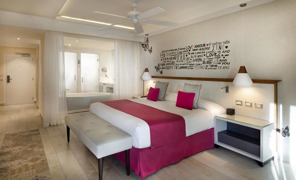 rooms-romance-deluxe-swim-up