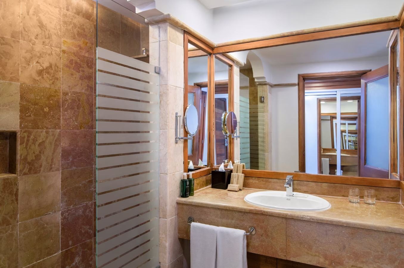 rooms-the-level-junior-suite-garden-view