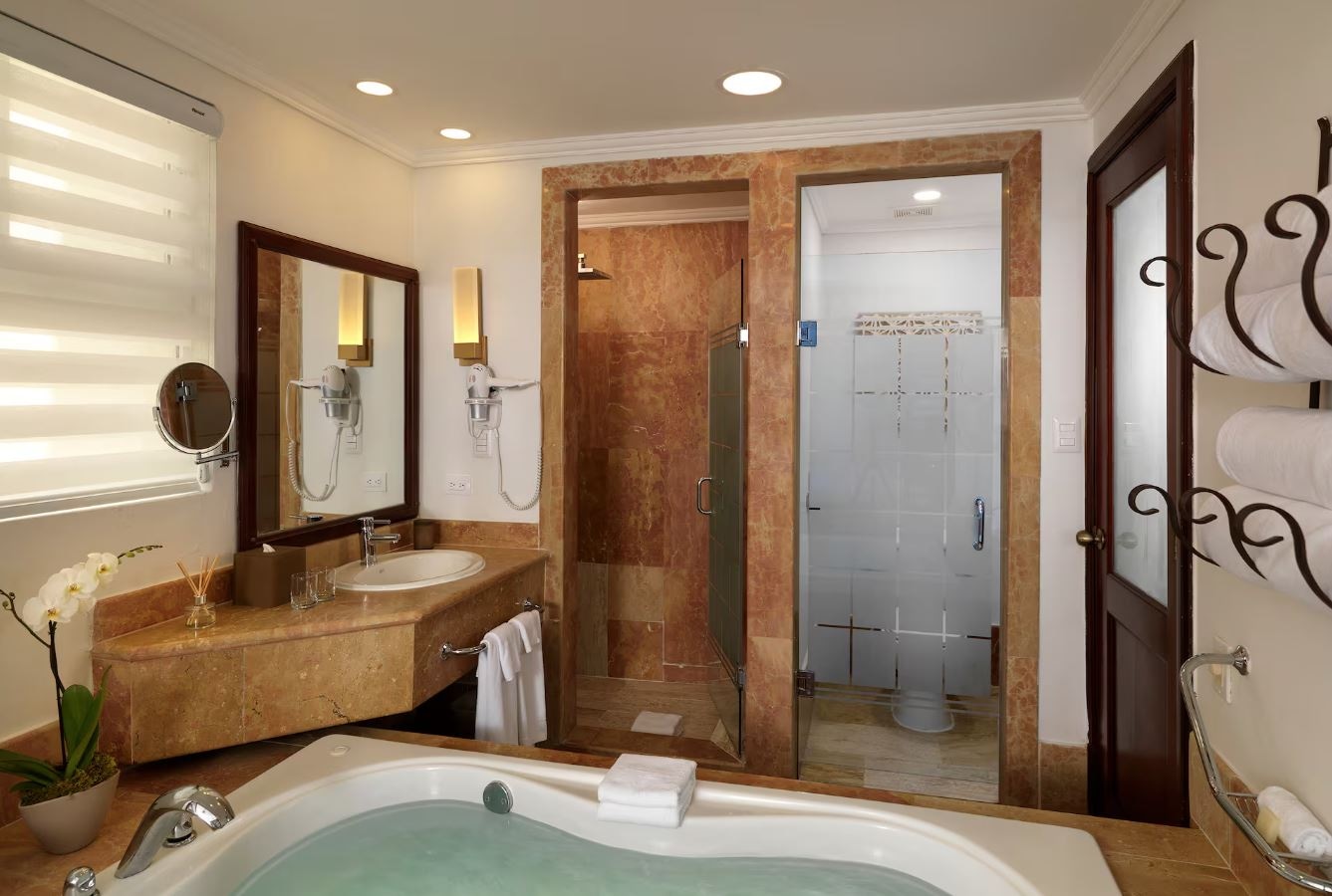 rooms-the-level-junior-suite