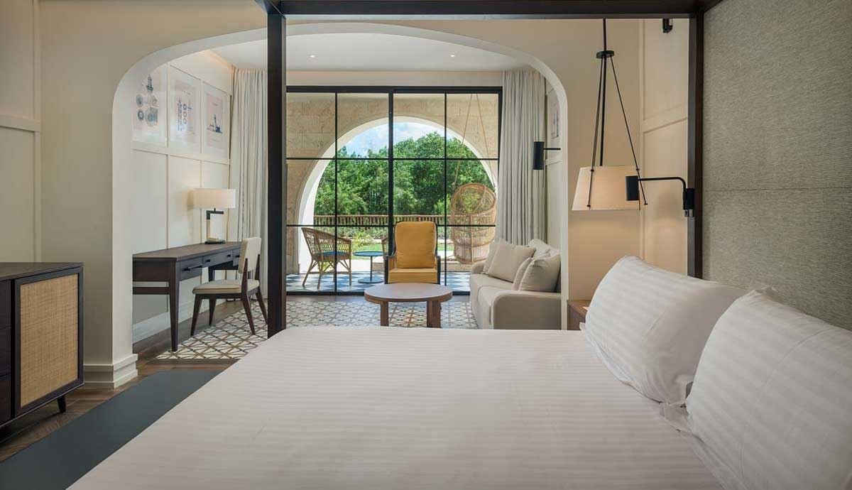 rooms-junior-suite-daisy-garden-view