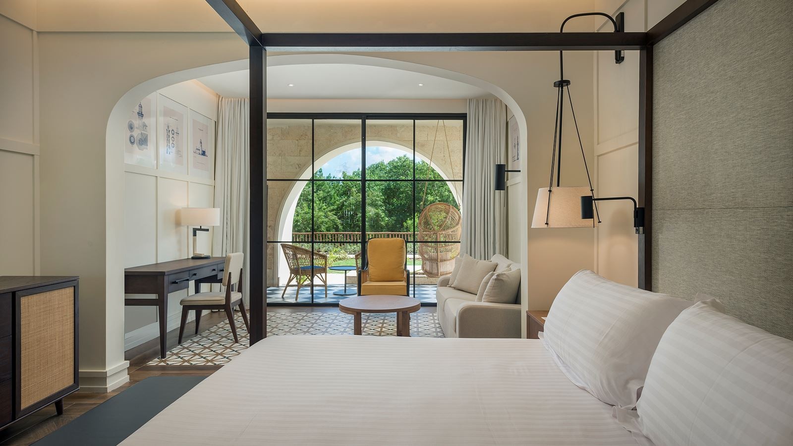 rooms-junior-suite-privilege-pool-view