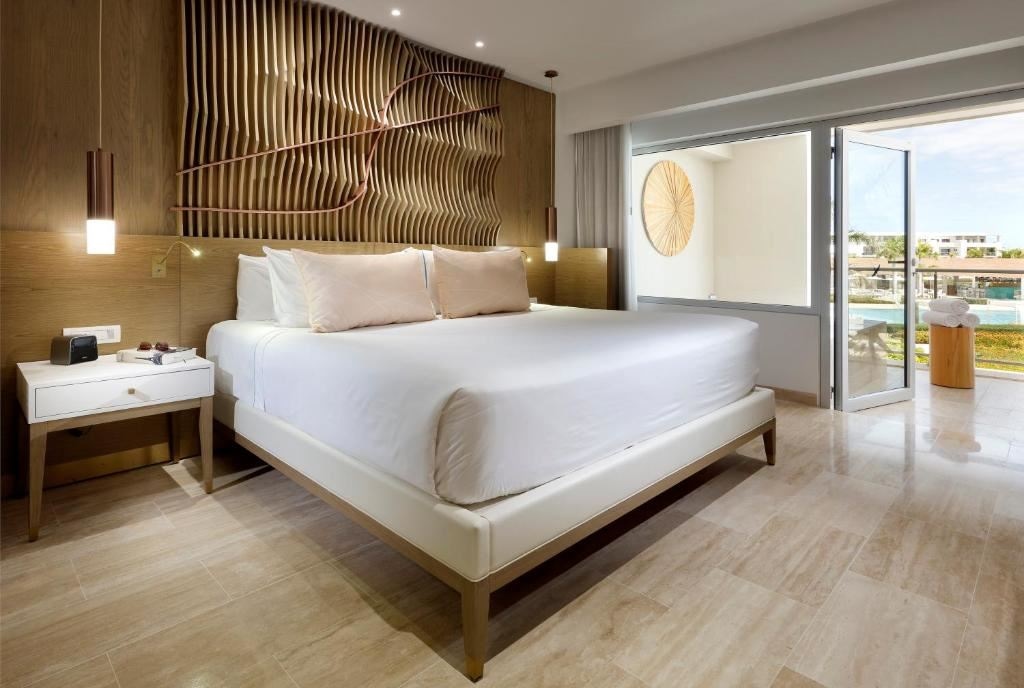 rooms-two-bedroom-master-suite