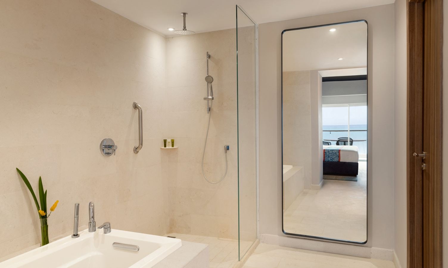 rooms-preferred-club-swim-out-garden-view