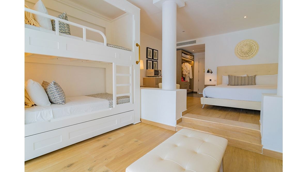 rooms-family-club-junior-suite-swimout