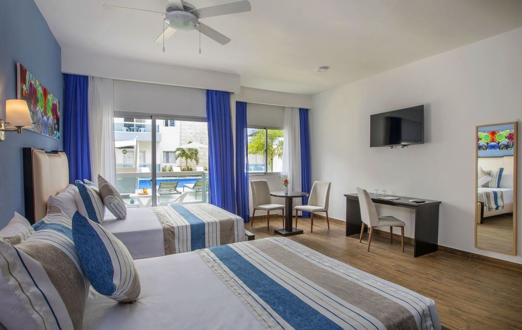 rooms-studio-pool-view