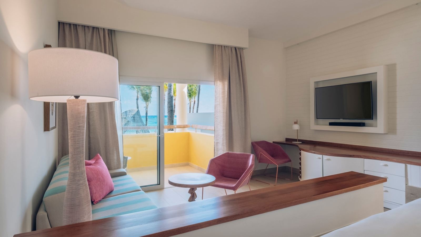 rooms-junior-suite-ocean-front