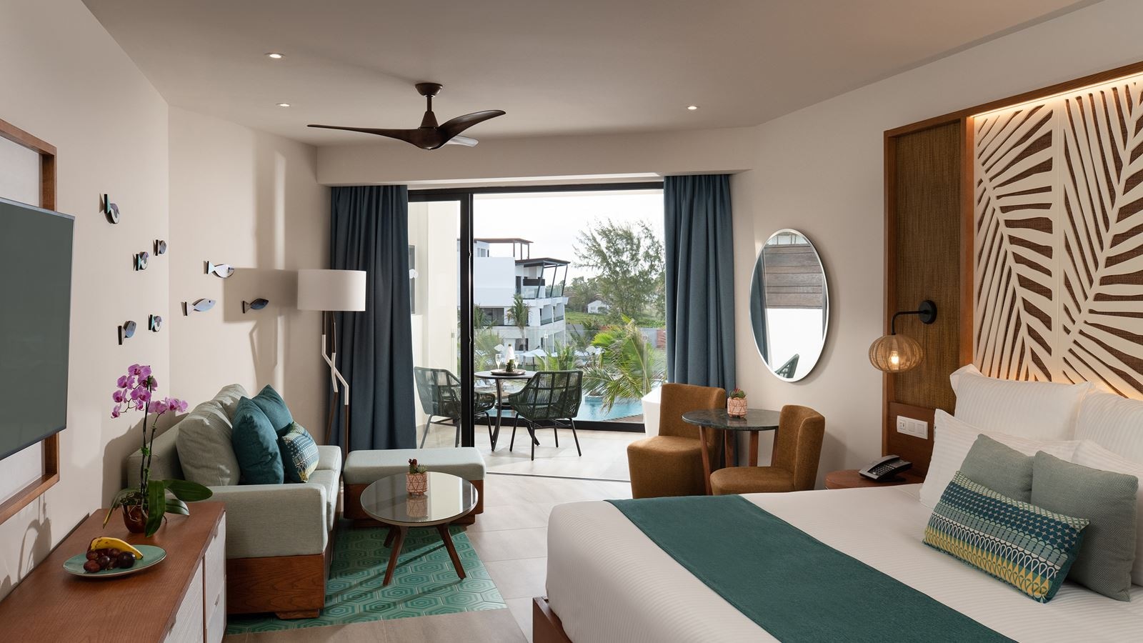 rooms-junior-suite-pool-view