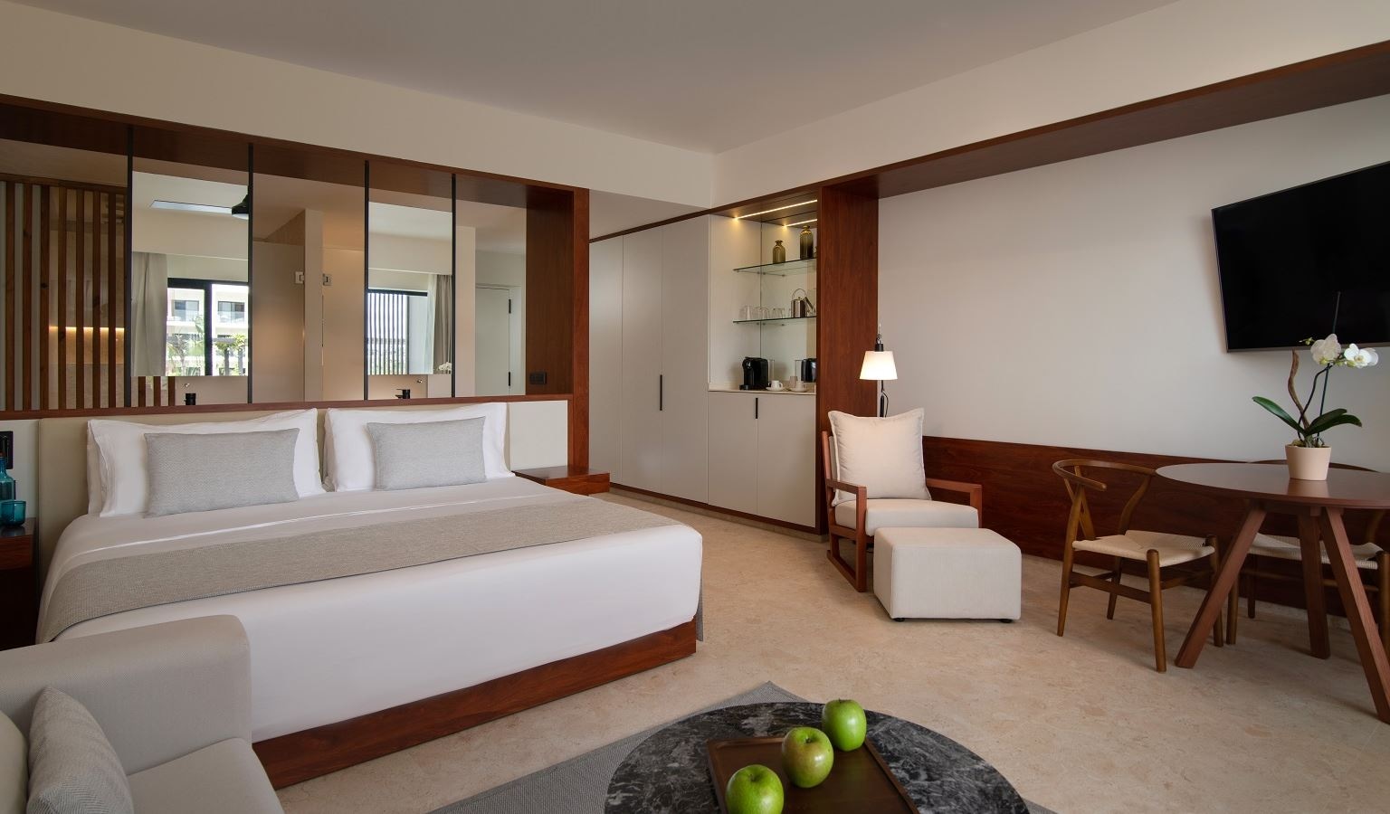 rooms-premium-pool-view