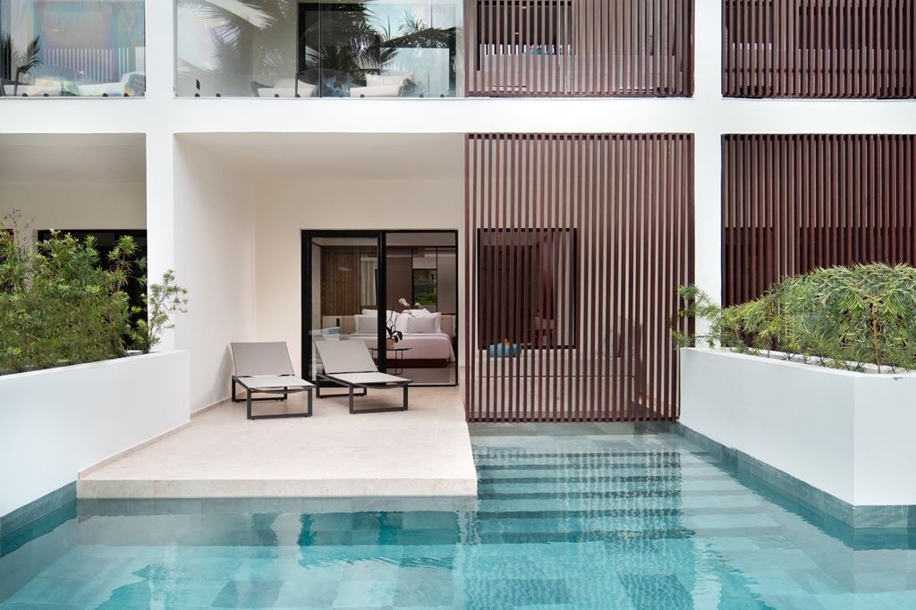 rooms-aqua-swim-up