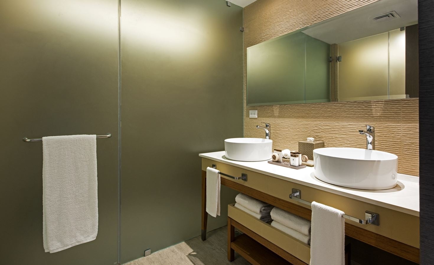 rooms-double-swim-up--adult-section