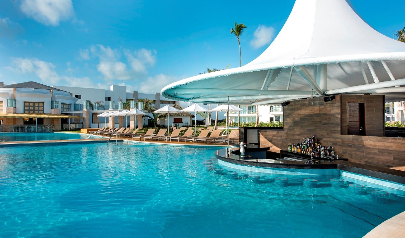 bars-jazmin-swimup-bar--deck