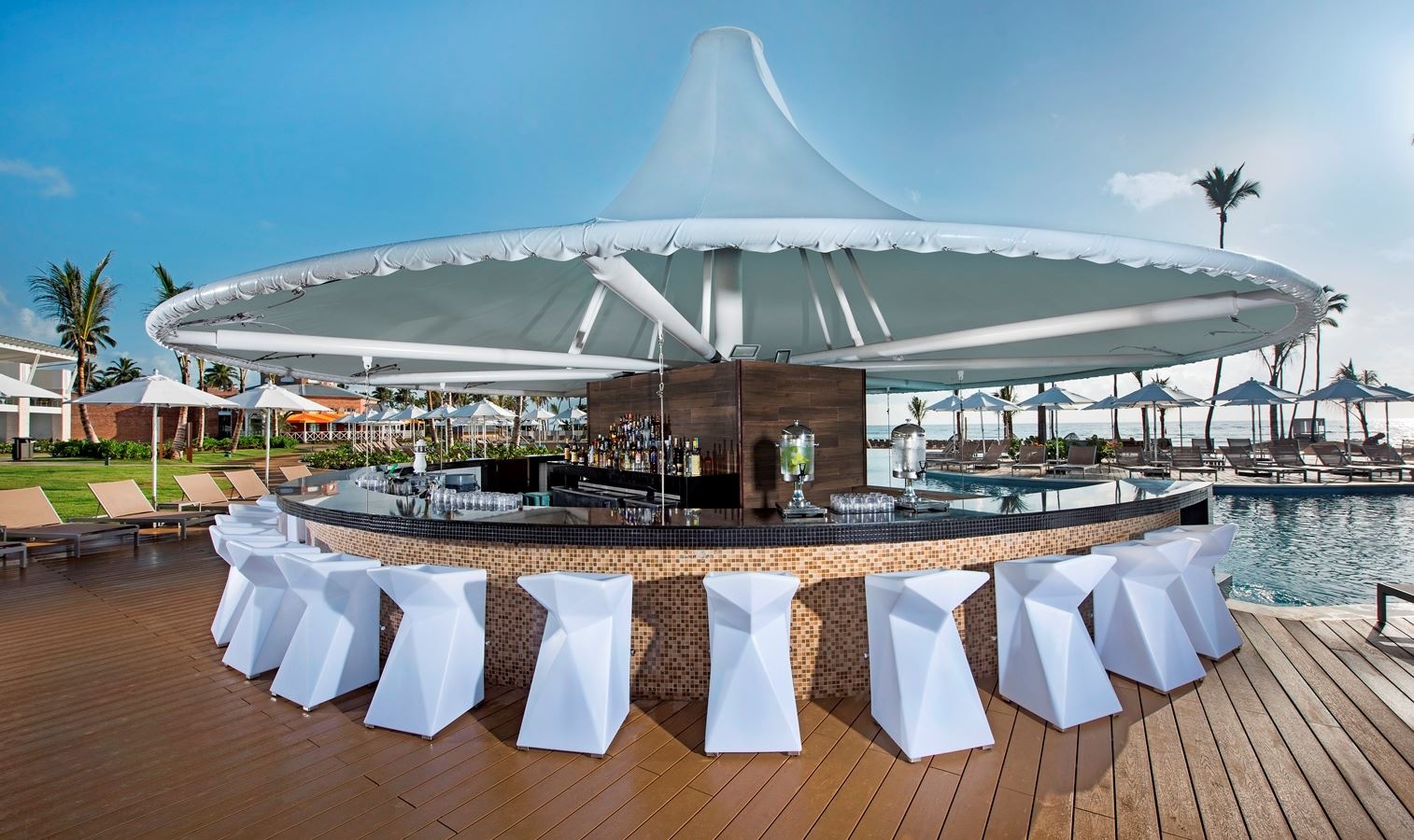 bars-jazmin-swimup-bar--deck