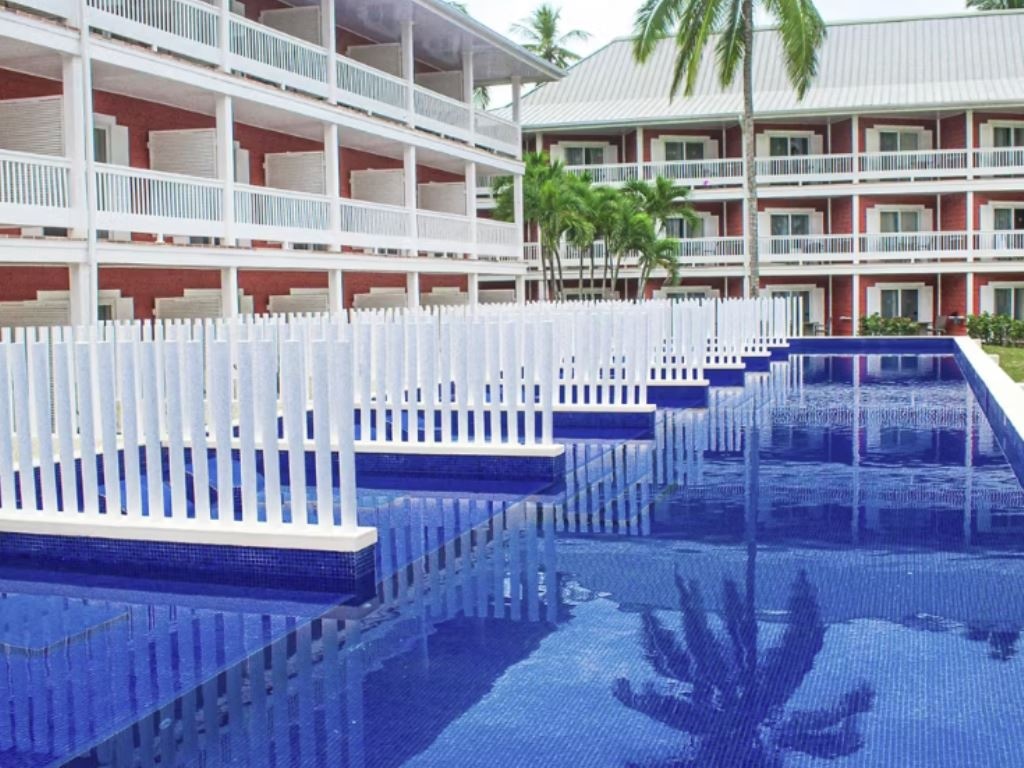 rooms-superior-room-swim-up-premium-level