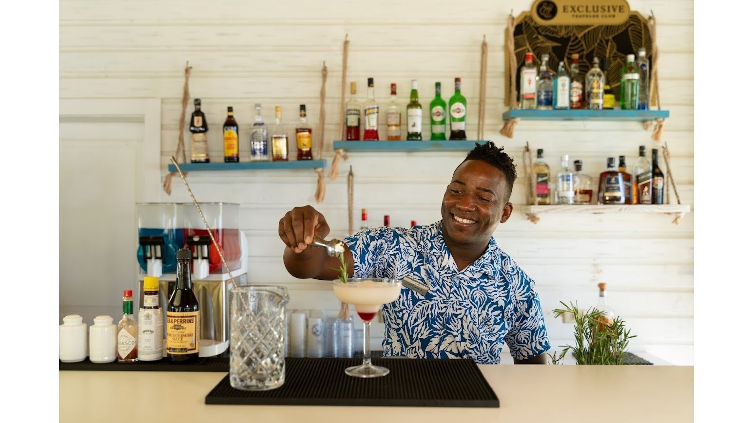 bars-the-beach-bar-seaside-cocktails