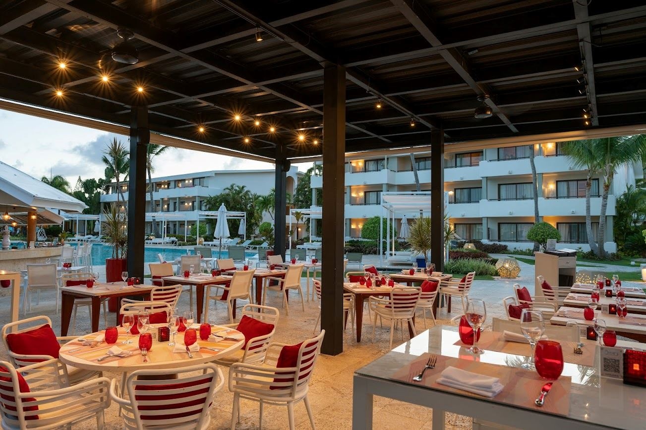 restaurants-la-isla-pool-side-snack-and-pizzas