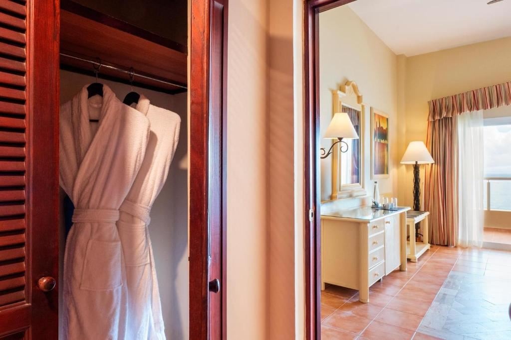 rooms-doble-deluxe-seaview