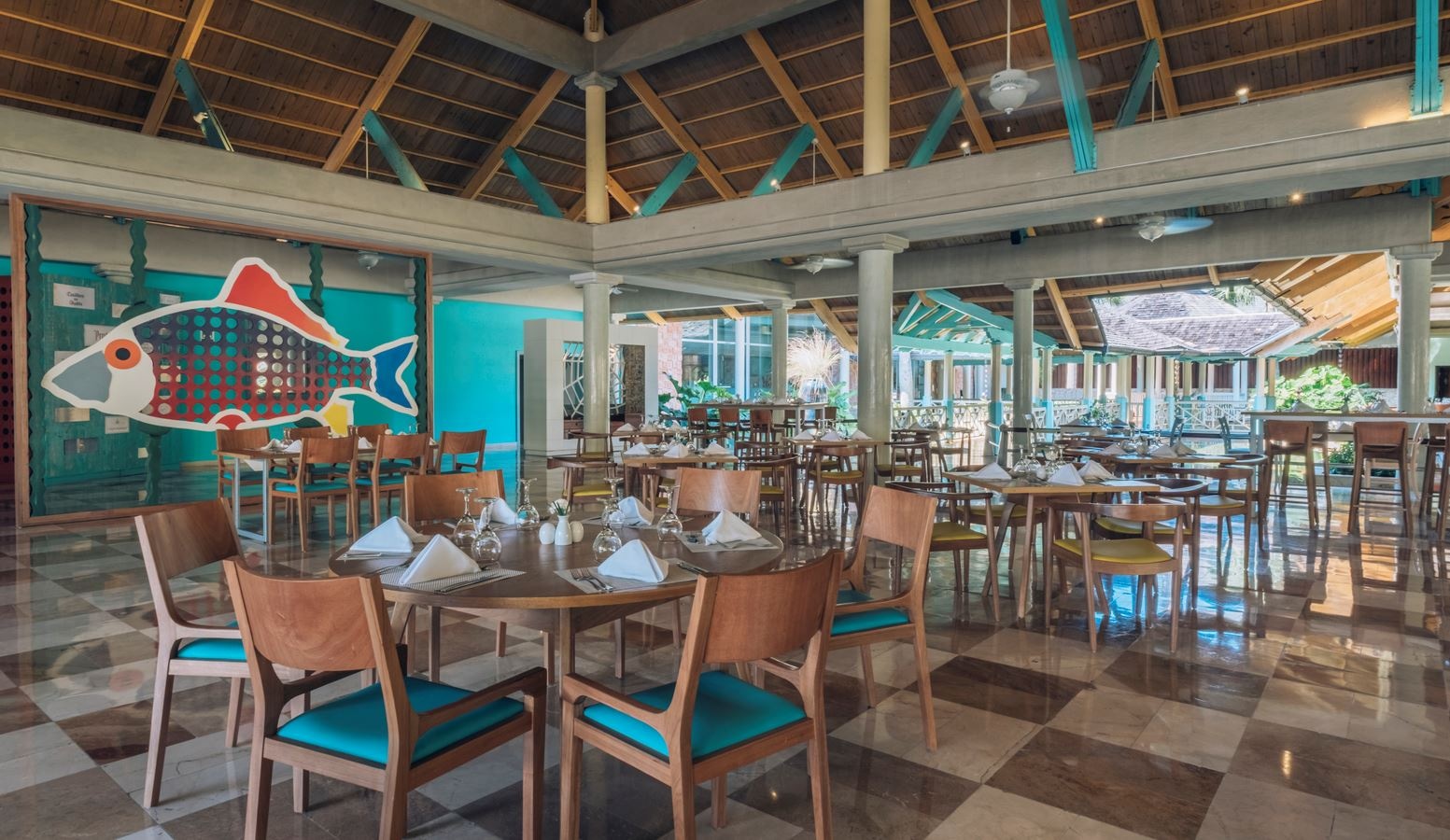 restaurants-los-haitises-buffet