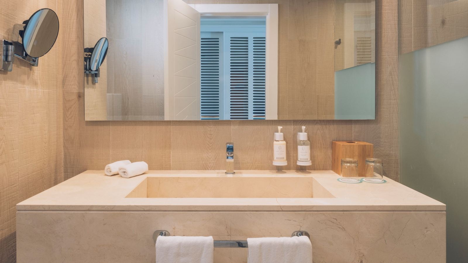 rooms-lighthouse-senior-suite