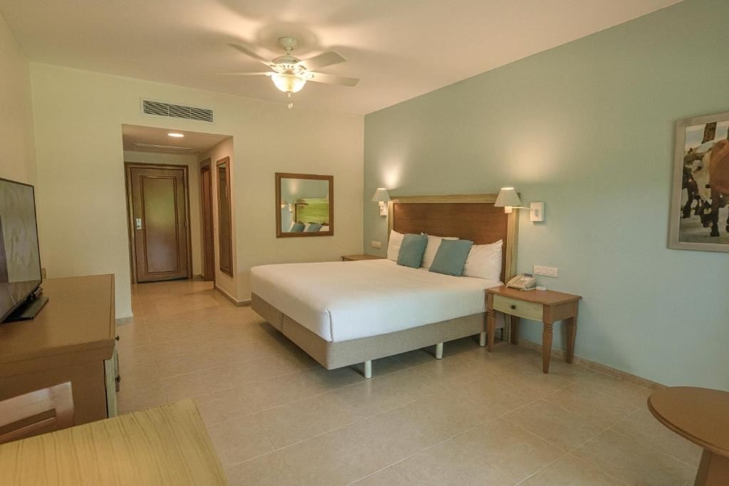 rooms-premium-near-pool