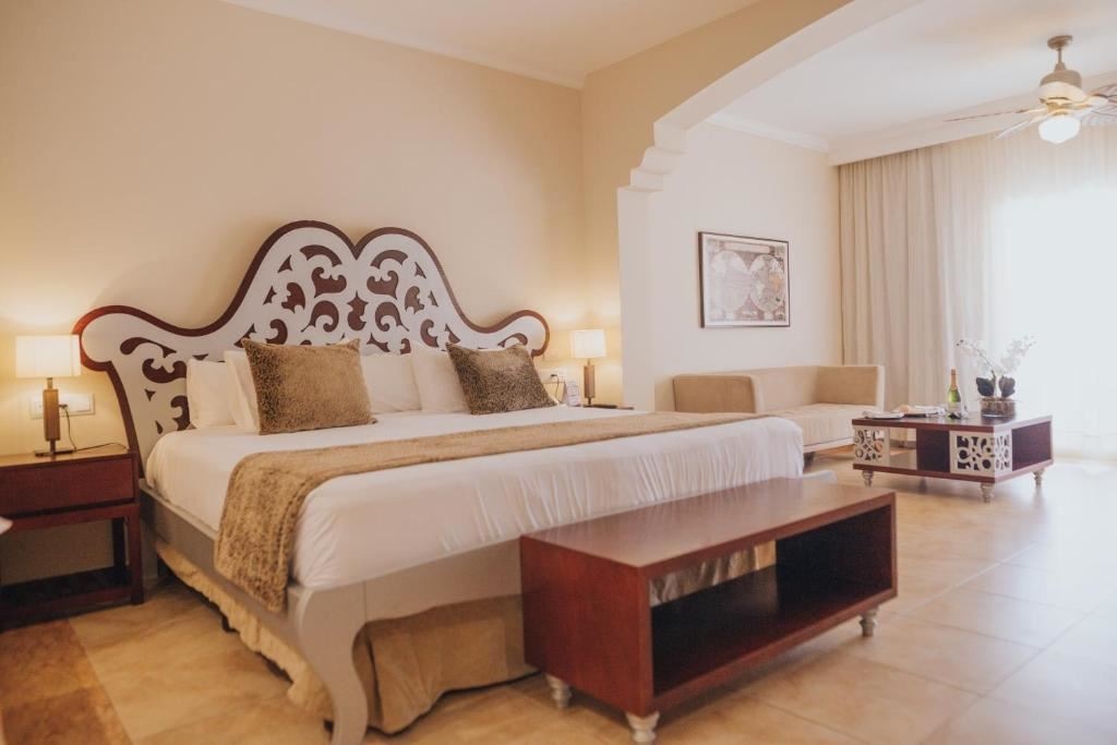 rooms-colonial-club-colonial-junior-suite-ocean-front-outdoor-jacuzzi