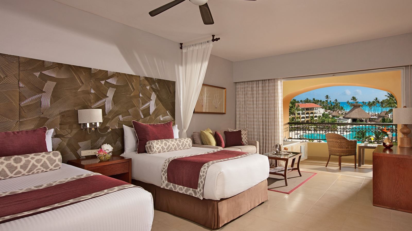 rooms-preferred-club-deluxe-pool-view