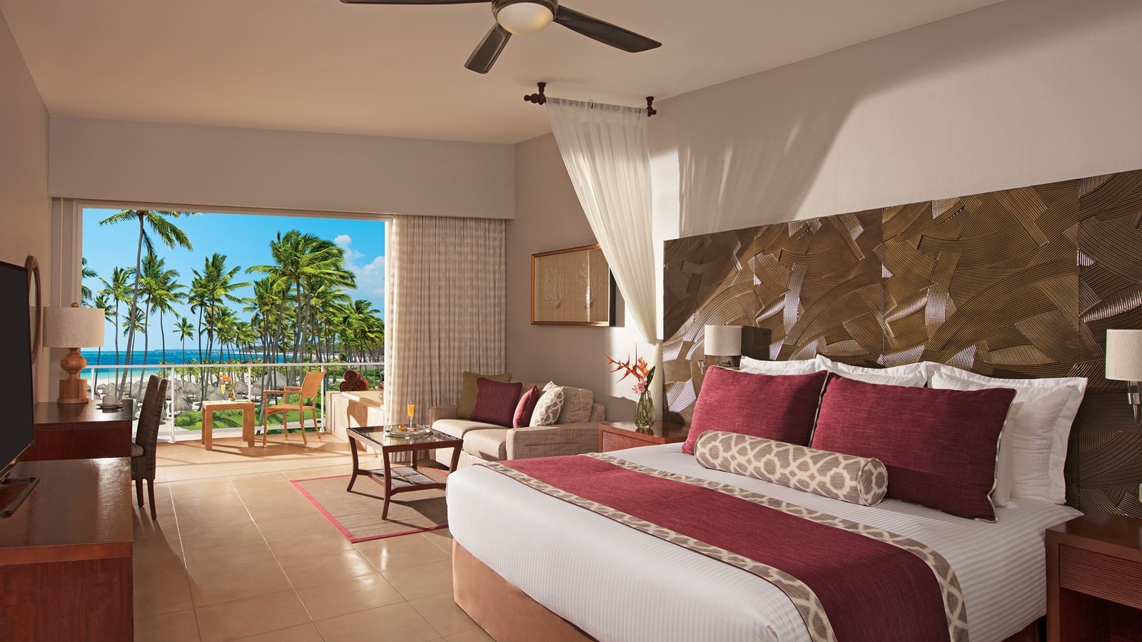 rooms-preferred-club-deluxe-partial-ocean-view