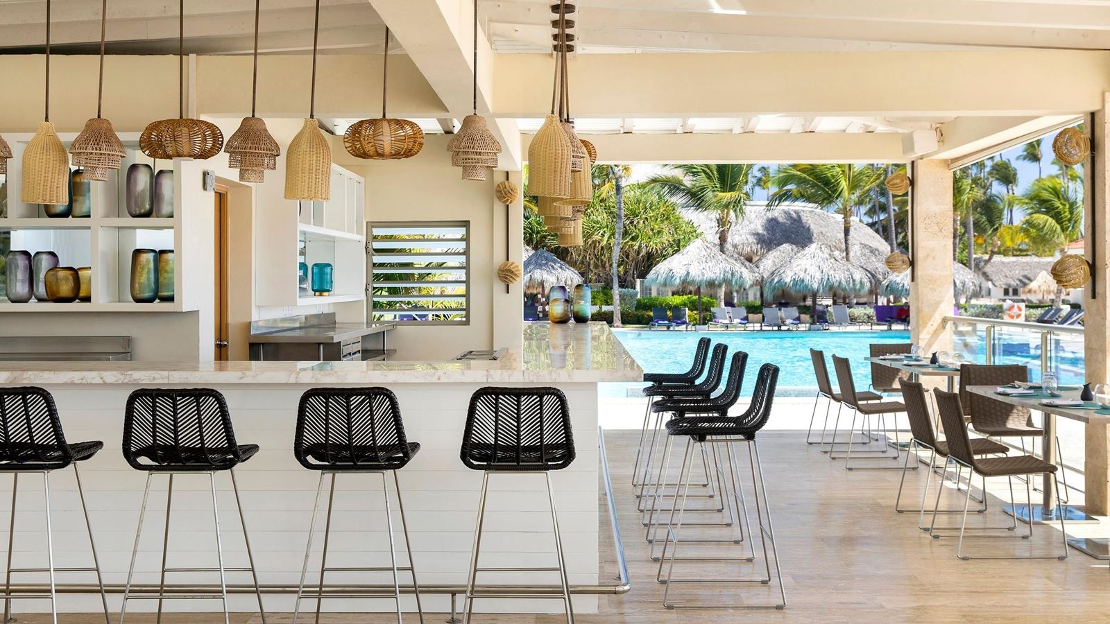 bars-brisas-bar-exclusively-for-the-reserve-guests