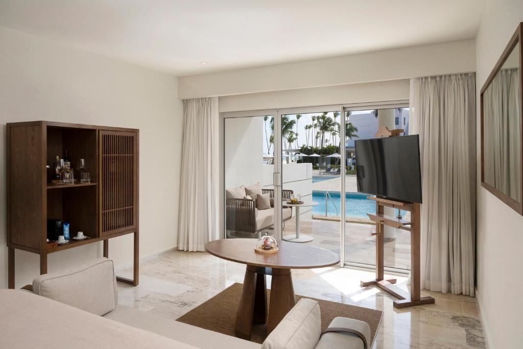 rooms-junior-suite-swim-up