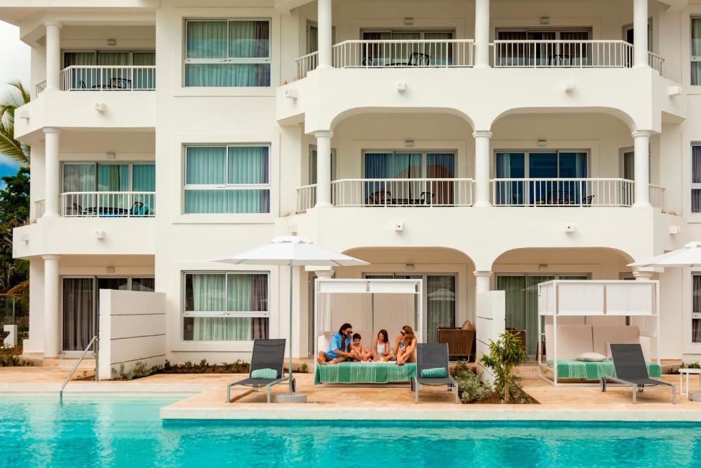 rooms-junior-suite-swim-up