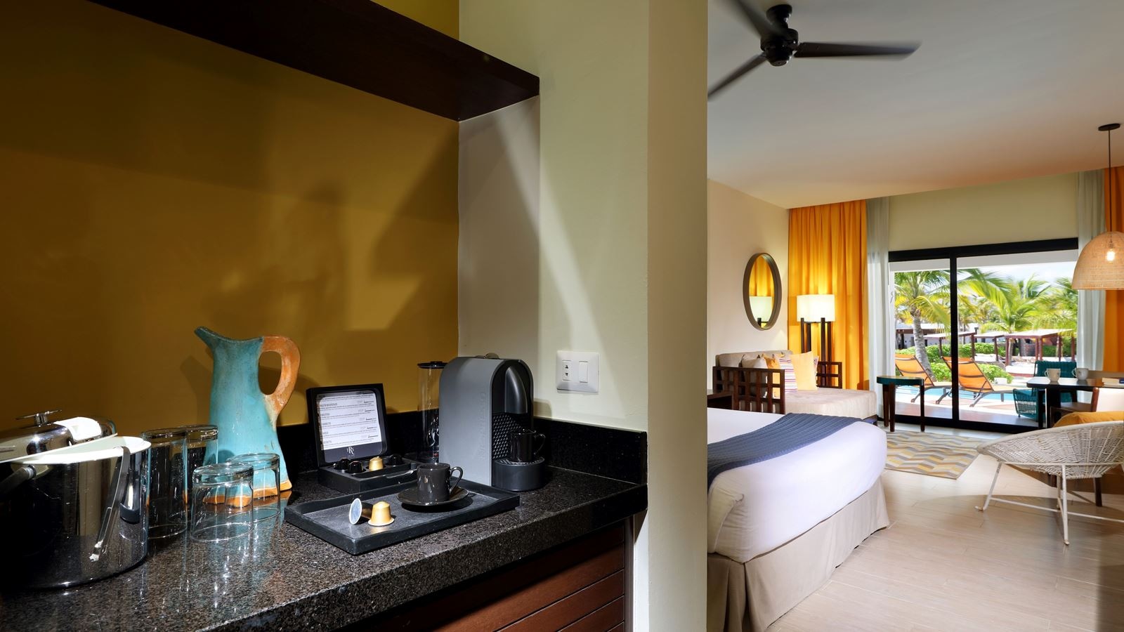 rooms-junior-suite-swim-up