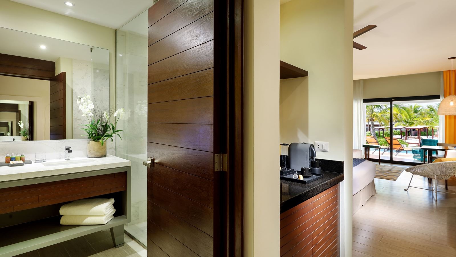 rooms-junior-suite-swim-up