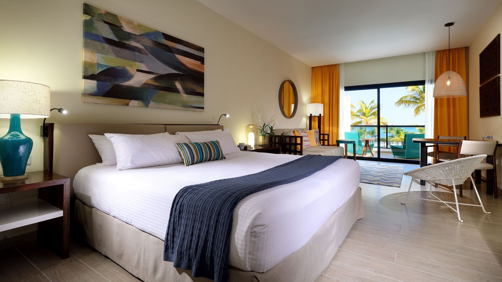 rooms-junior-suite-poolside-ocean-view