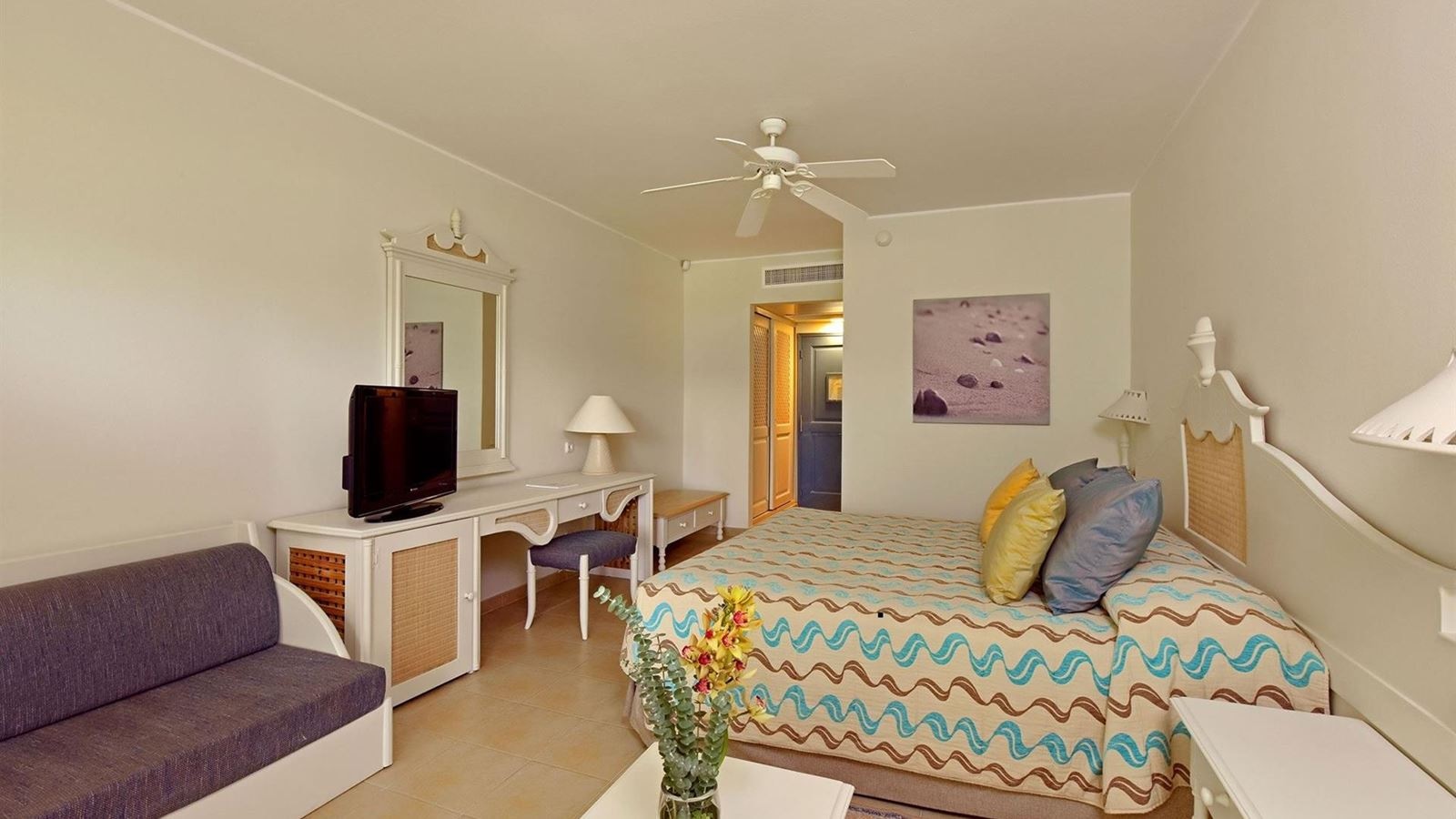 rooms-premium-pool-view