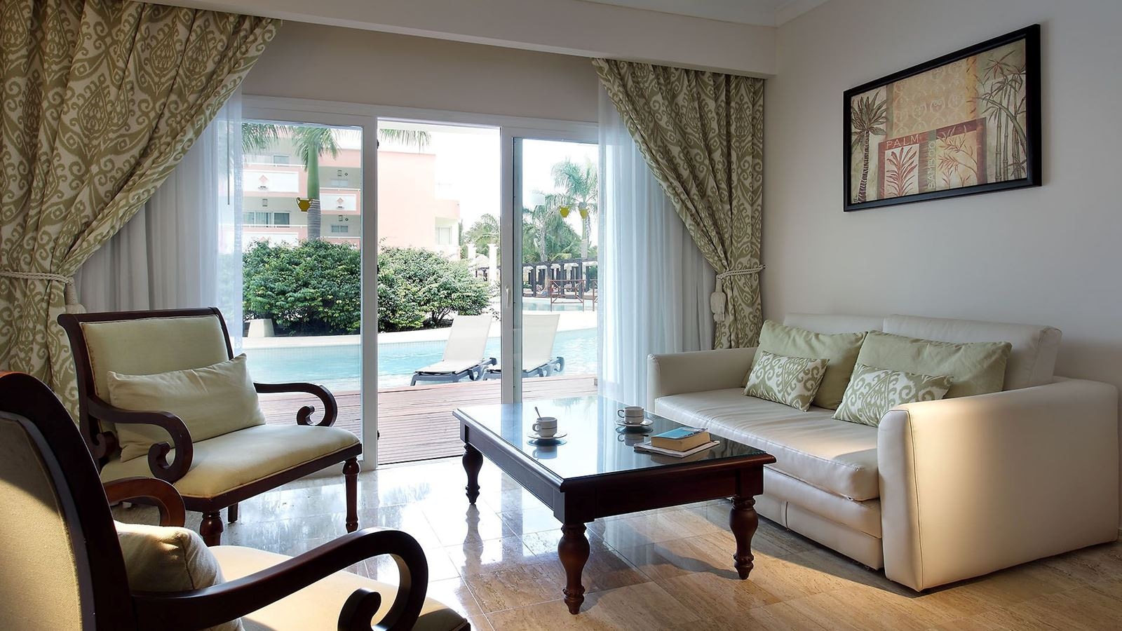 rooms-junior-suite-swim-up