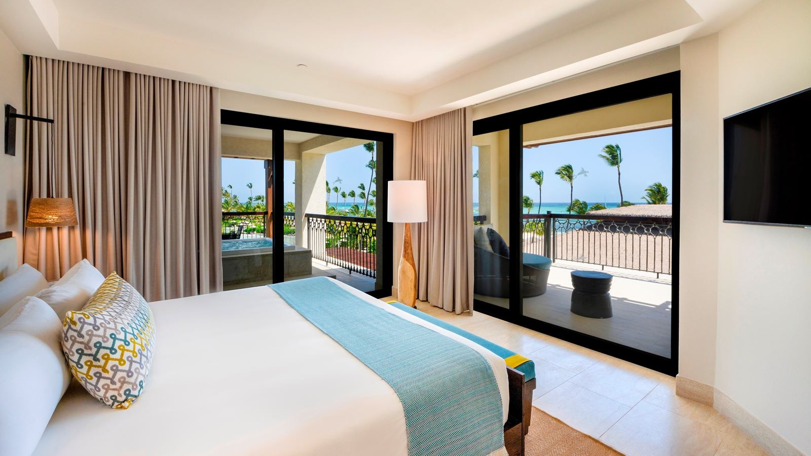 rooms-unique-corner-one-bedroom-suite-ocean-view