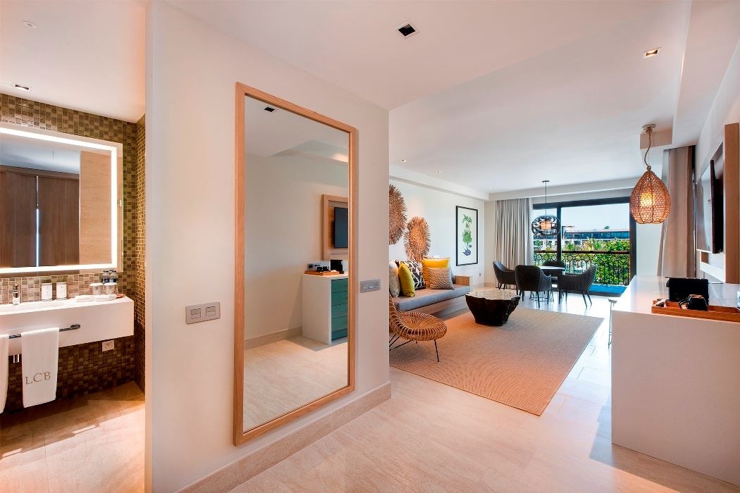 rooms-unique-corner-one-bedroom-suite-ocean-view