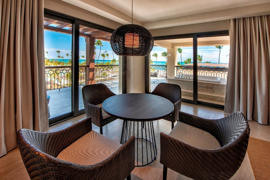 rooms-unique-corner-one-bedroom-suite-ocean-view